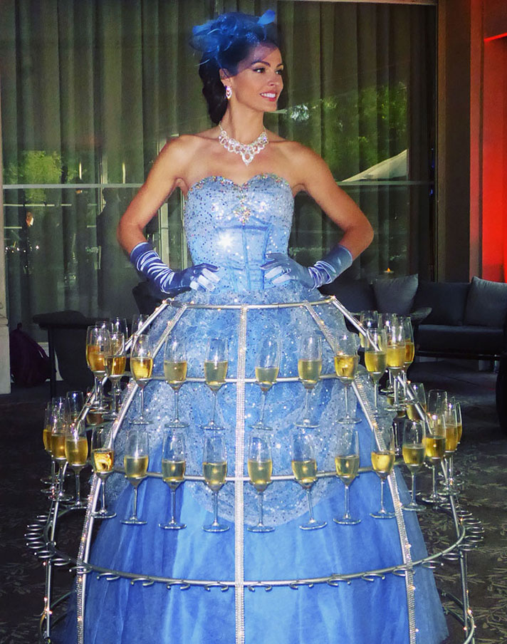 Robe à champagne bleu ciel façon Cendrillon pour événement féérique