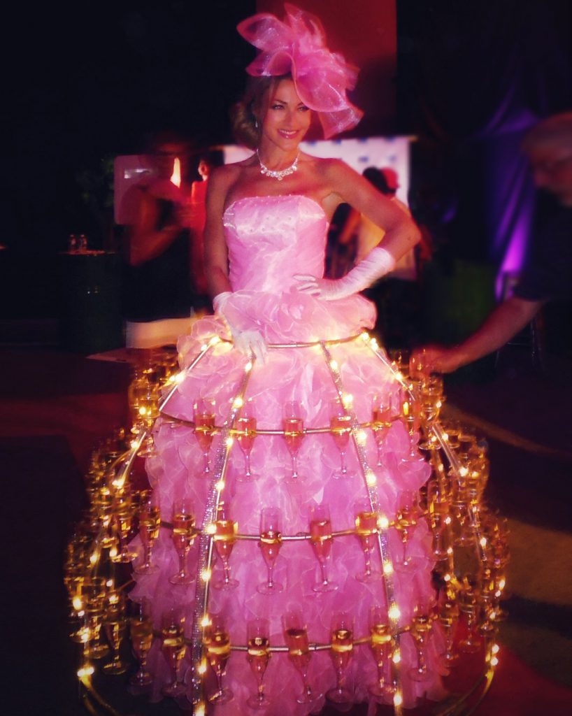 Robe à Champagne en extérieur lors d’un événement printanier