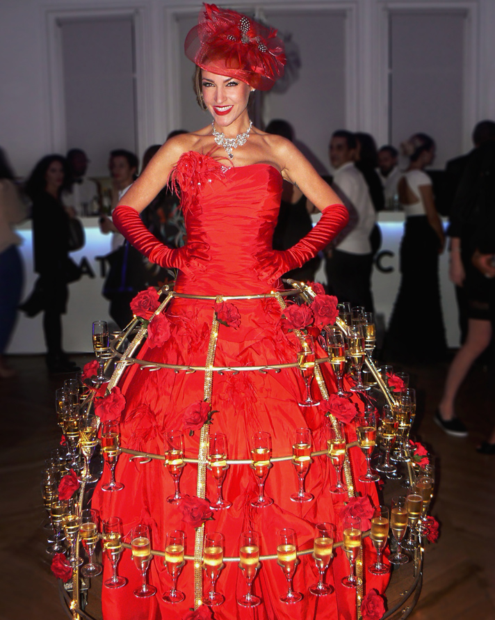 Robe à Champagne intégrée dans une scénographie florale et romantique