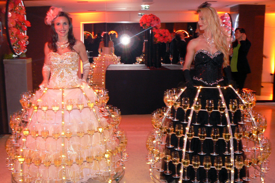 Animation mobile avec robe à champagne sur roulettes pour réception